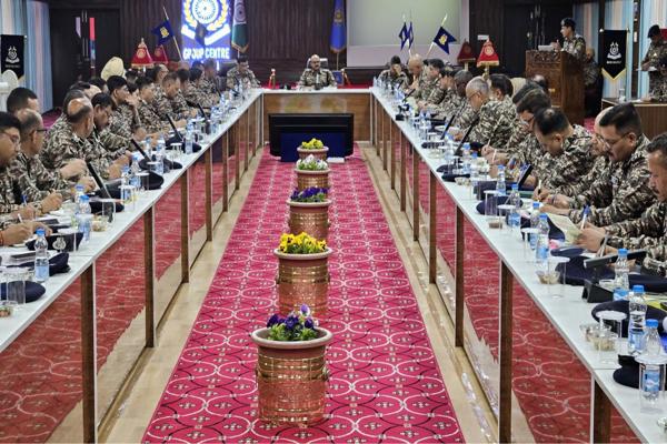   DG CRPF chaired a high-level strategy meet at GC Srinagar